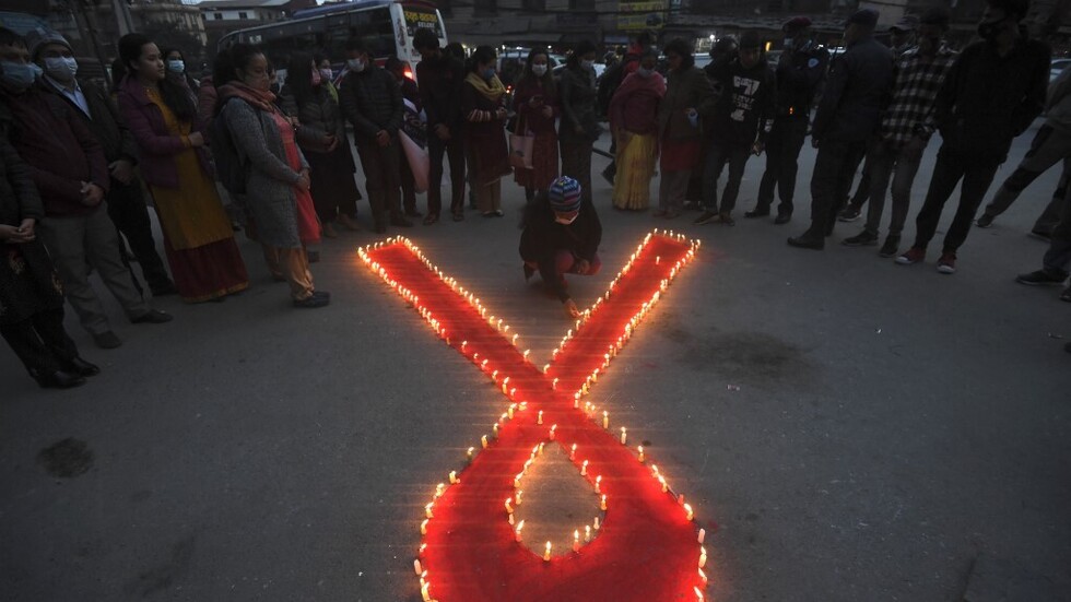 علماء يتمكنون من شفاء امرأة مصابة بفيروس نقص المناعة البشرية