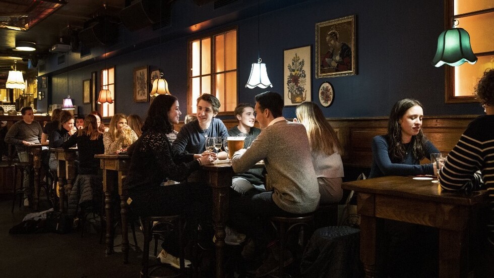 هولندا تعلن رفع معظم قيود كورونا