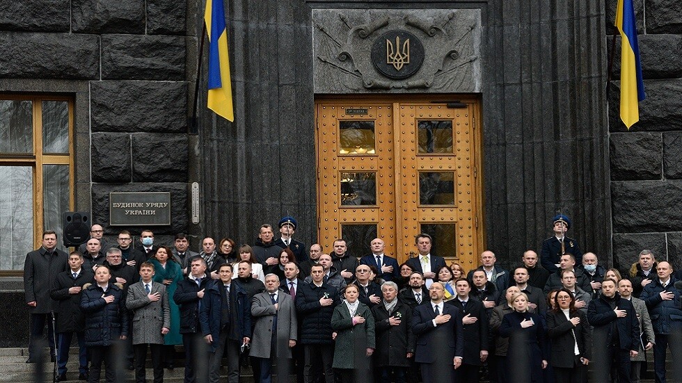 رئيس وزراء أوكرانيا يرفض إجلاء الحكومة عن كييف