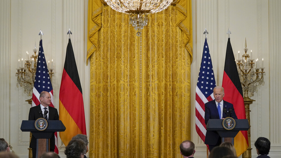 شولتز وبايدن يرحبان بدعوة بوتين لمواصلة الجهود الدبلوماسية