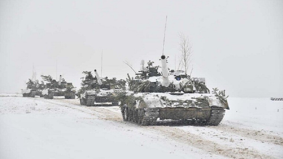 عودة 10 أرتال عسكرية روسية من القرم إلى مناطق تمركزها بعد الانتهاء من التدريبات (فيديو)