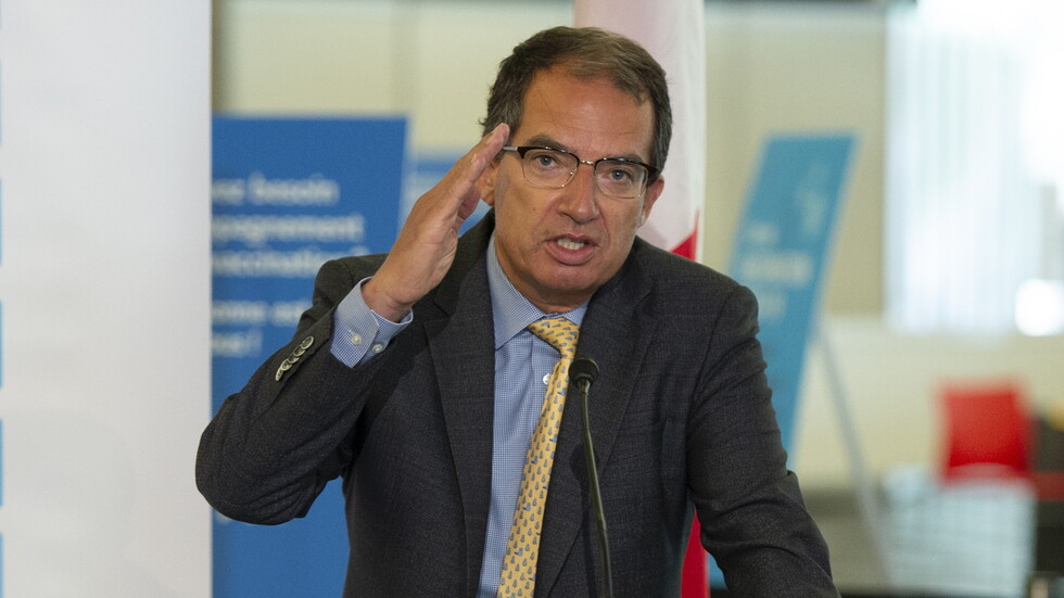 رئيس موديرنا يتوقع الاقتراب من المراحل النهائية لجائحة كورونا