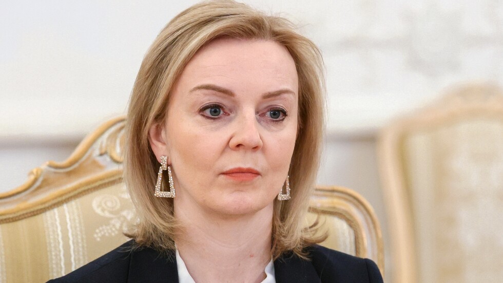 وزيرة الخارجية البريطانية: الوضع المتأزم حول أوكرانيا قد يستمر لأسابيع إذا لم يكن لشهور