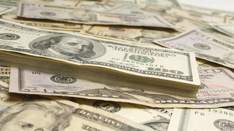 "أدنوك" الإماراتية ترسي عقودا بنحو ملياري دولار