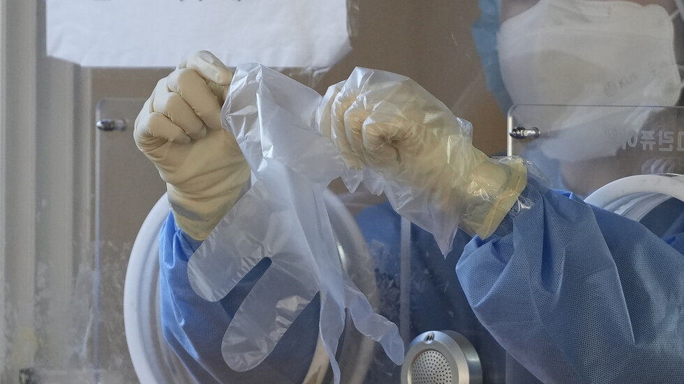 السعودية تسجل تراجعا كبيرا بإصابات كورونا