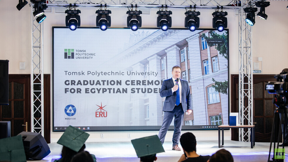 دفعة جديدة من طلاب الهندسة النووية المصريين يحصلون على شهادات التخرج من "جامعة تومسك البوليتكنيكية"