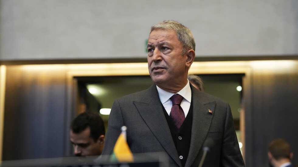 وزير الدفاع التركي: ثمة توافق مع الجانب العراقي بشأن مكافحة الإرهابيين