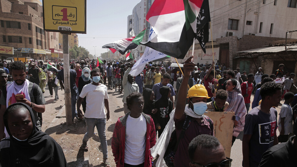 لجنة أطباء السودان: مقتل شخص على يد قوات الأمن خلال تفريق مظاهرات الأحد