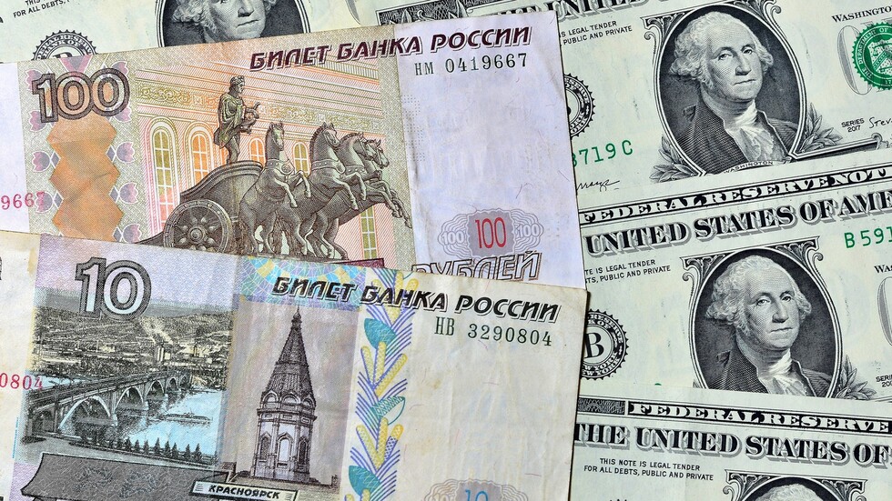 الروبل الروسي يعوض بعض خسائره