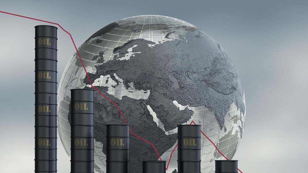 سهم عملاق النفط السعودي يصعد إلى أعلى مستوى منذ إدراجه