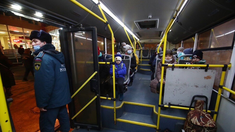 الطوارئ الروسية ترسل 228 طنا من المساعدات الإنسانية إلى مواطني دونباس الذين تم إجلاؤهم