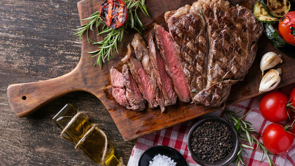 دراسة محبطة للنباتيين .. أكل اللحوم يؤدي إلى إطالة متوسط العمر المتوقع للإنسان في جميع أنحاء العالم