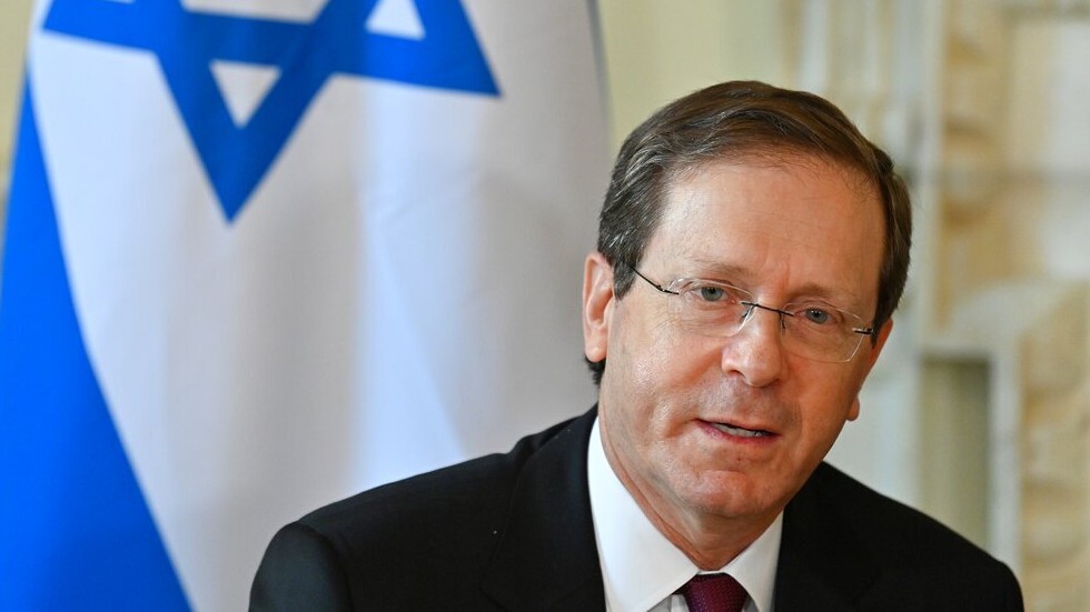 الرئيس الإسرائيلي يغادر إلى اليونان