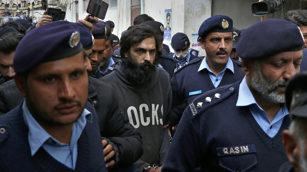 باكستان.. الحكم بالإعدام على رجل ثري قطع رأس صديقته