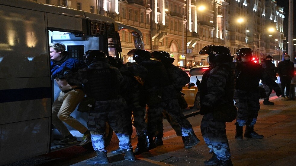 روسيا.. اعتقال 600 شخص شاركوا في مسيرة غير مصرح بها في موسكو