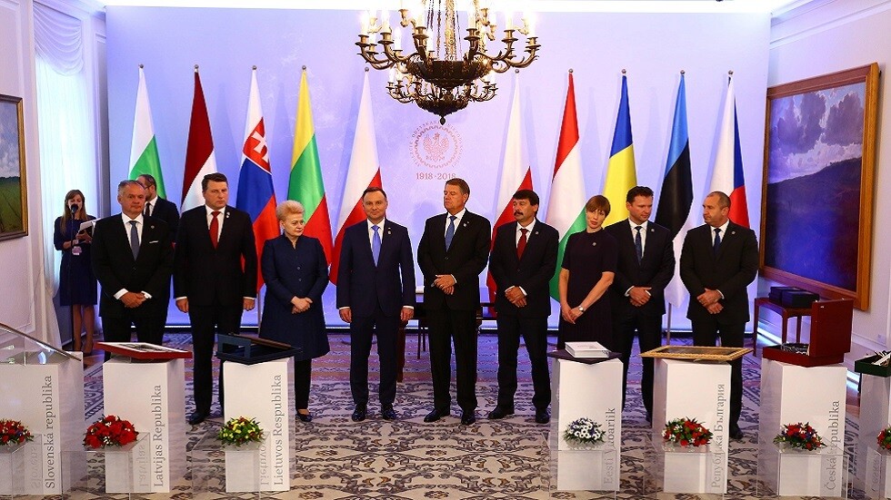 زيلينسكي يستنجد بمجموعة