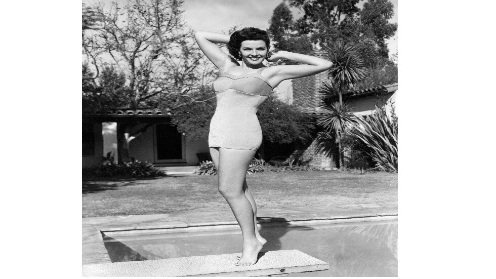 طبيبة روسية تكشف فوائد المشي على أصابع القدمين