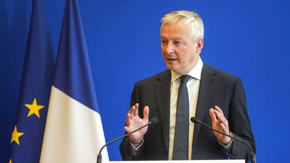 وزير المالية الفرنسي: عزل روسيا عن نظام SWIFT خيار أخير