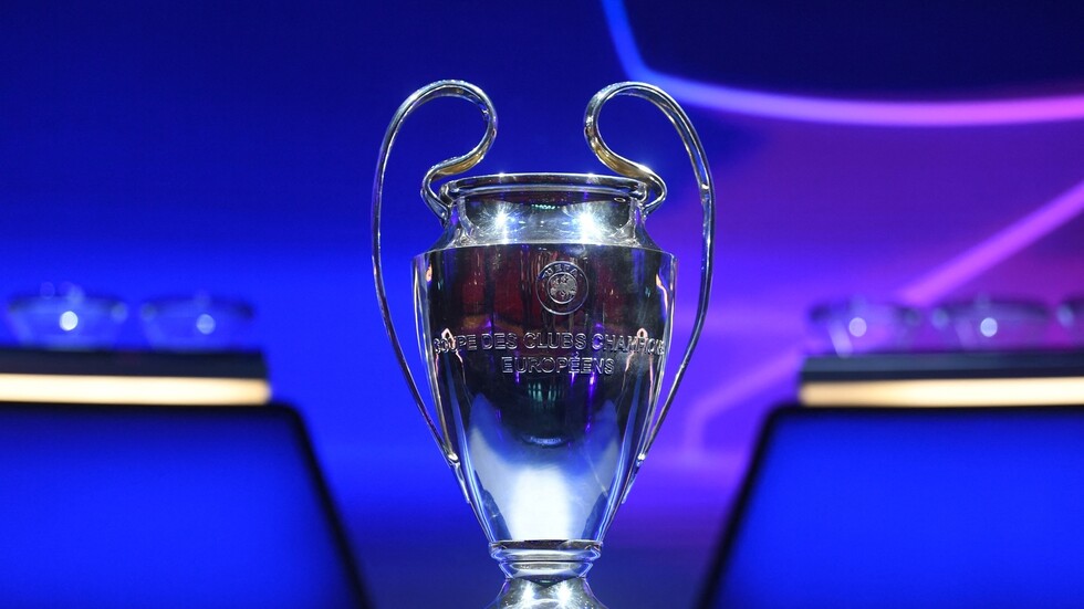 الاتحاد الأوروبي يقرر نقل نهائي دوري الأبطال من سان بطرسبورغ الروسية إلى باريس