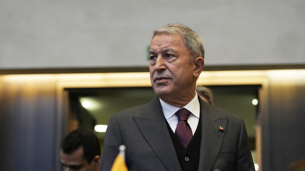 وزير الدفاع التركي يبحث مع نظيره الأوكراني آخر المستجدات