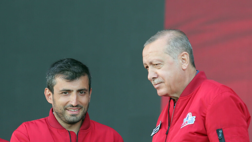 صهر أردوغان يؤكد دعمه لأوكرانيا في مواجهة روسيا