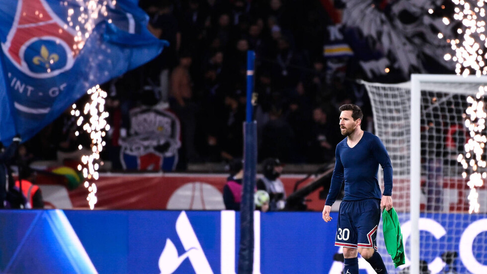 ميسي يعود إلى برشلونة بقميص سان جيرمان (صورة)