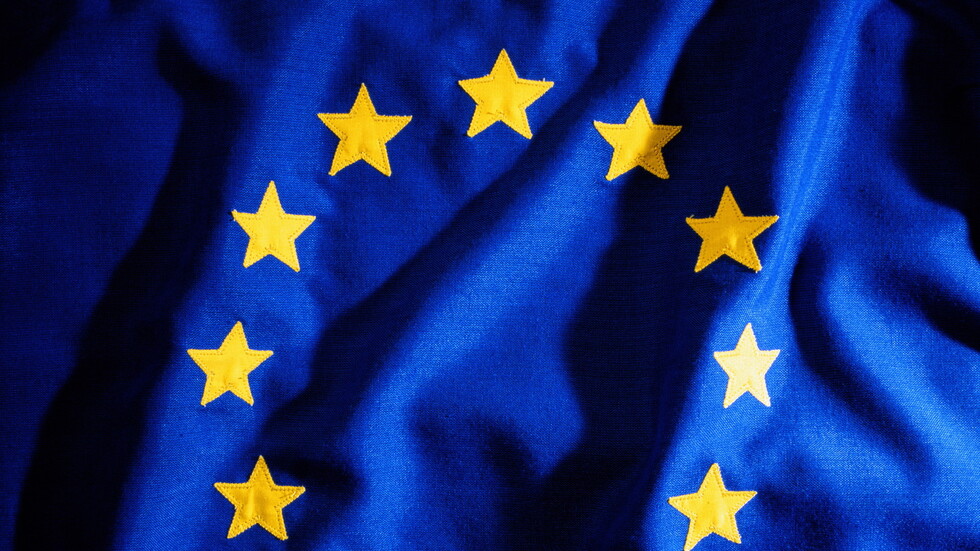 الاتحاد الأوروبي يقرّ تزويد أوكرانيا بأسلحة فتاكة بقيمة 450 مليون يورو