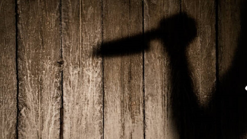 جريمة مروعة في العراق.. شاب يقتل والده طعنا بالسكين