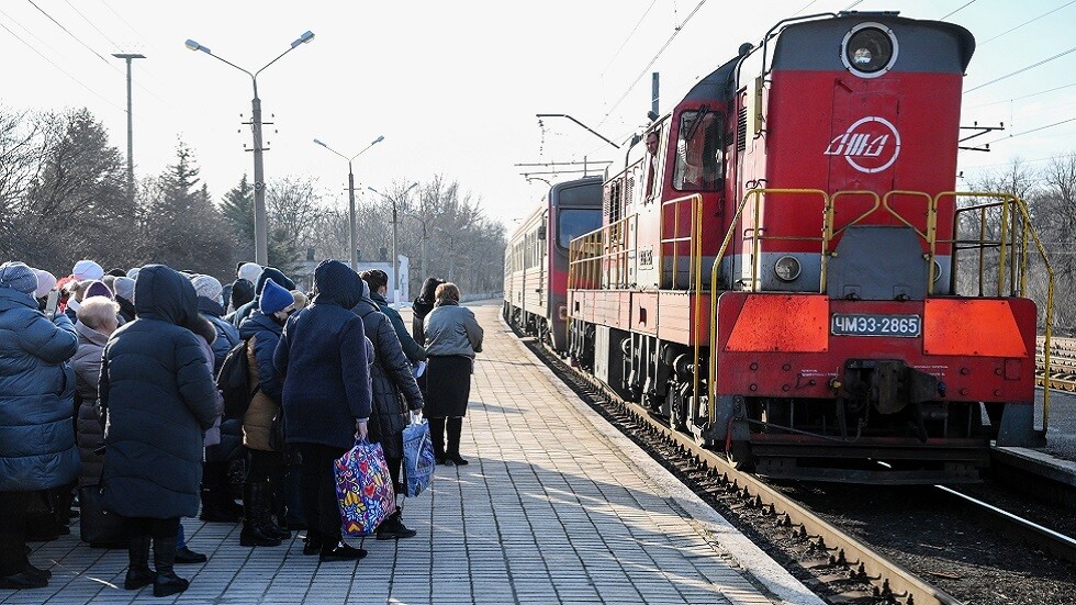 عدد اللاجئين من دونباس إلى روسيا يزيد عن 127 ألف شخص