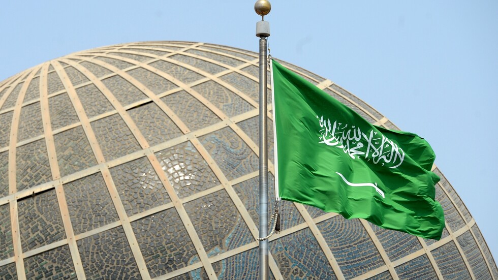 "عدوهم عدونا".. تغريدة  لبن سلمان تثير تفاعلا