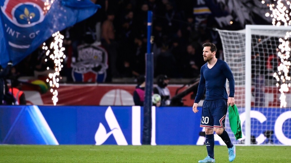 ميسي يحصل على جائزة تاريخية بقميص برشلونة