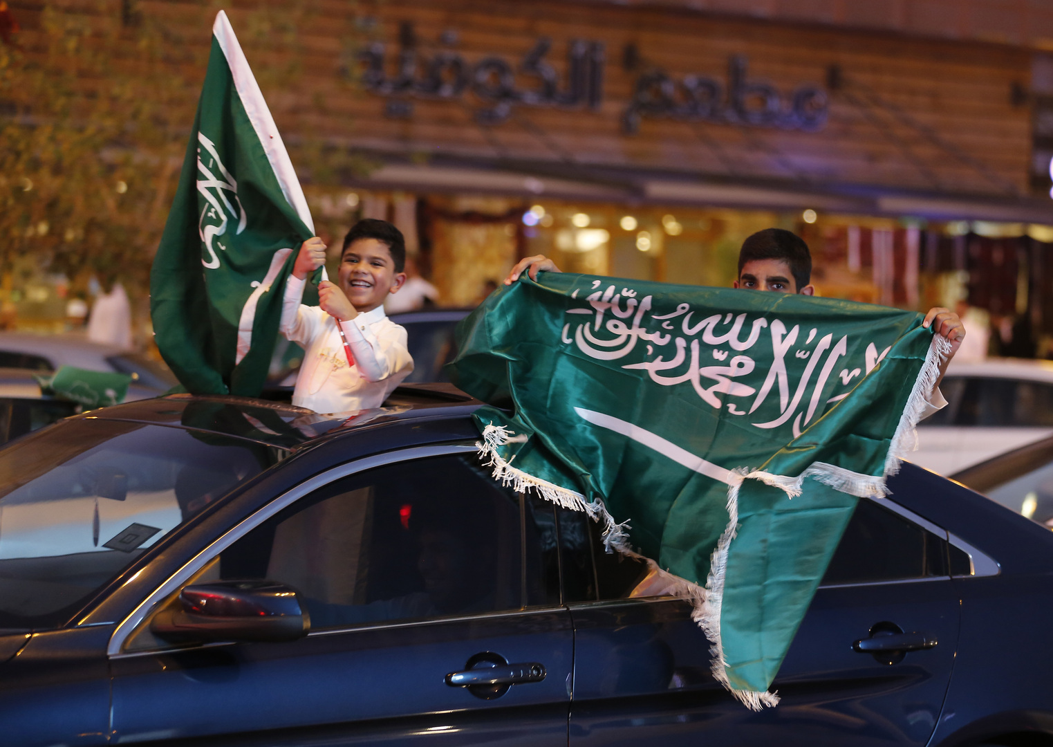 هل سيتغير شكل العلم السعودي؟