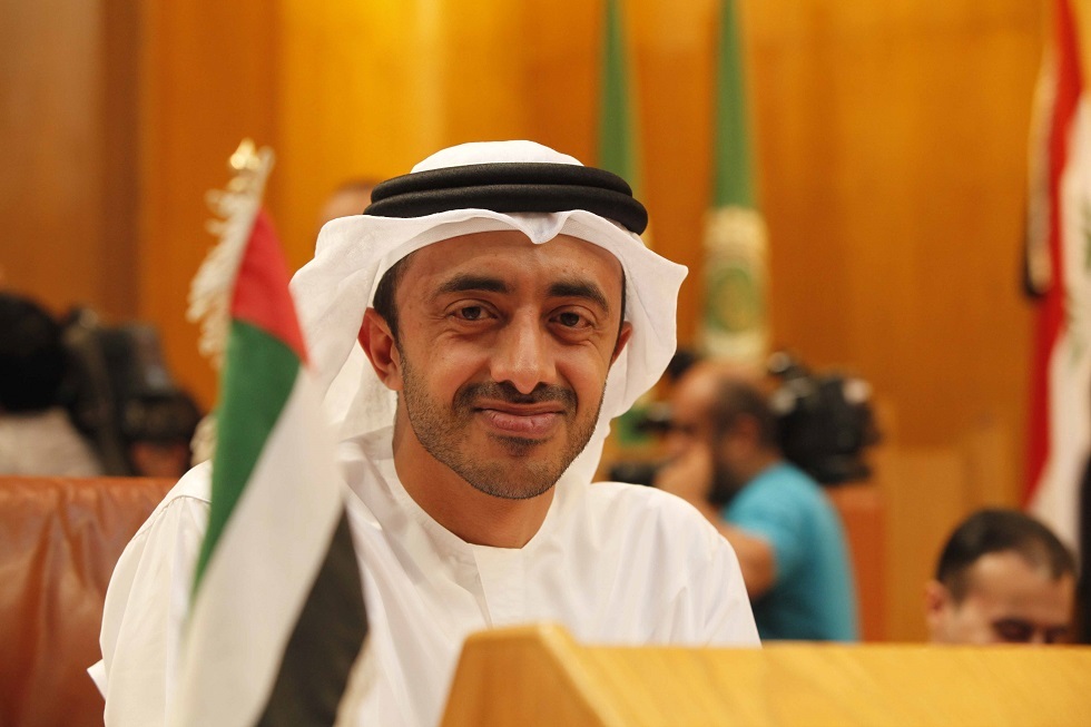 وزير الخارجية الإماراتي يعرب لنظيره الإيراني عن تنديده بهجمات الحوثيين