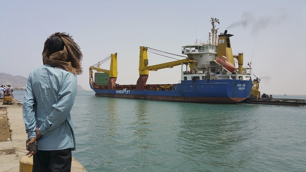 اليمن.. وصول دفعة جديدة من منحة نفط سعودية إلى ميناء عدن
