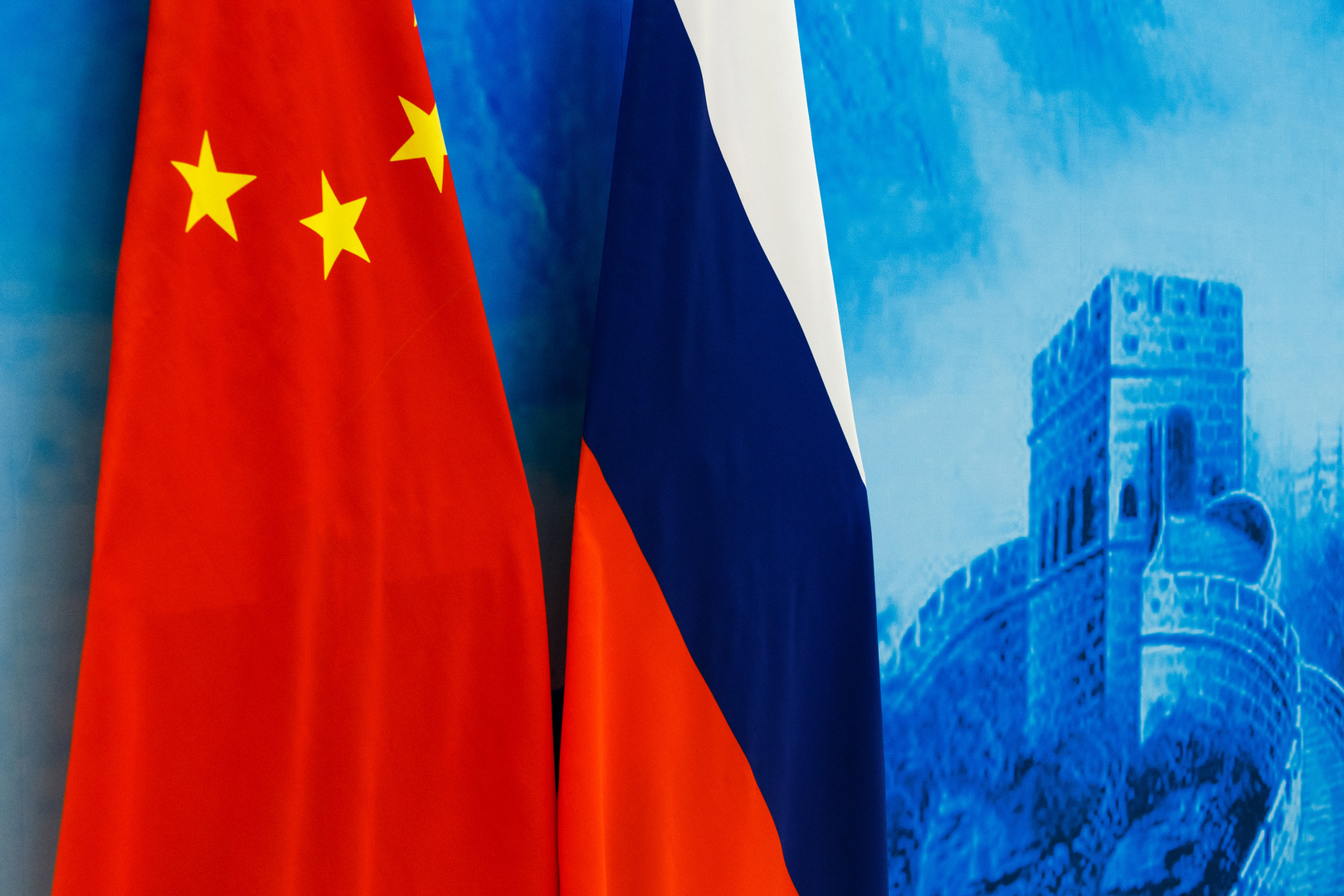 الرئيس الصيني يضع هدفا جديدا للتجارة مع روسيا