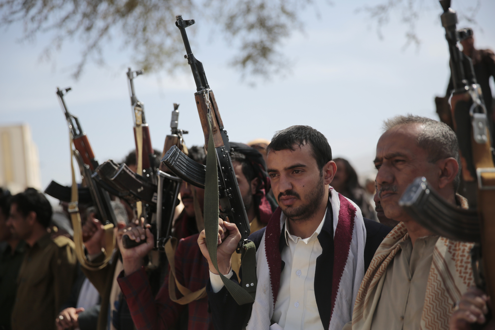 التحالف العربي: الحوثيون أطلقوا 4  صواريخ باليستية باتجاه 