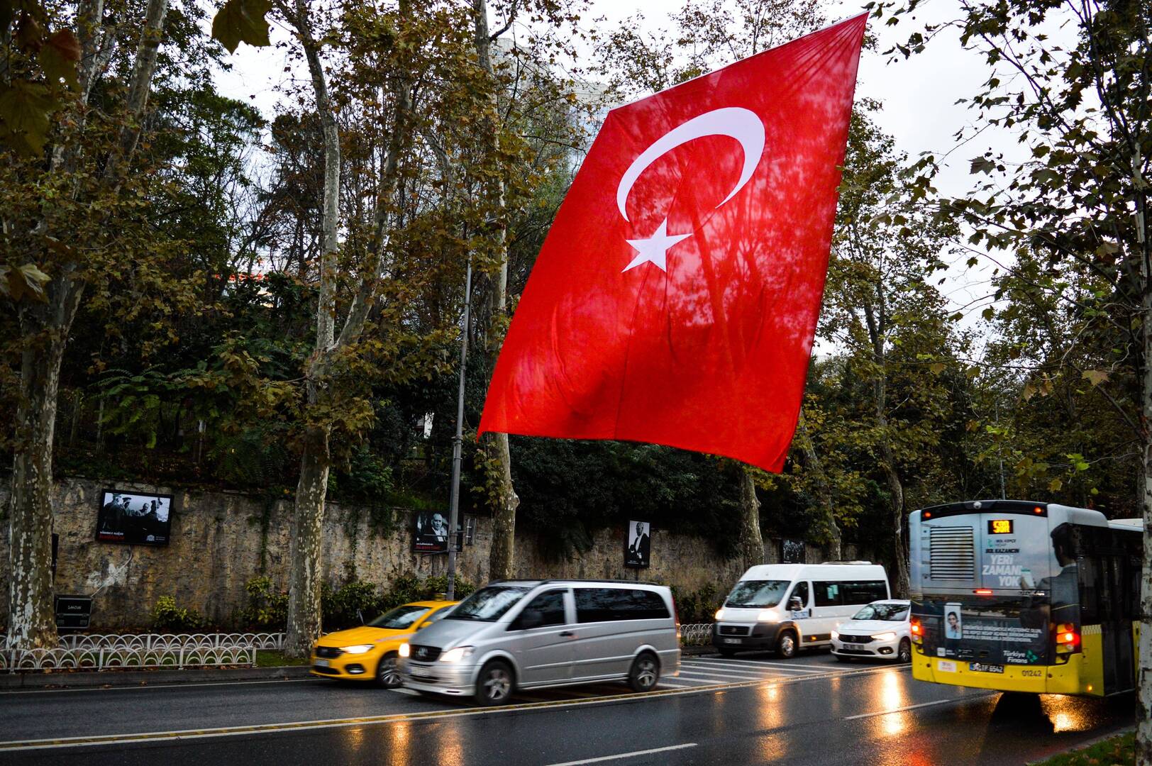 إلقاء المدافئ الكهربائية في شوارع تركيا احتجاجا على ارتفاع قيمة الفواتير