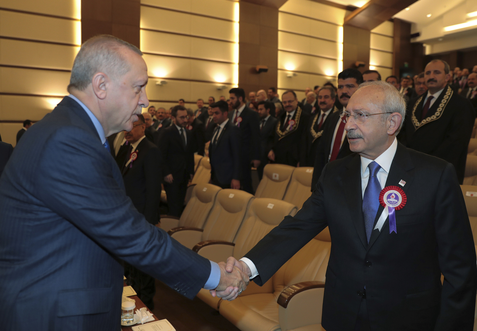 زعيم المعارضة التركية يعلن عن نيته الترشح للانتخابات الرئاسية ويوجه 