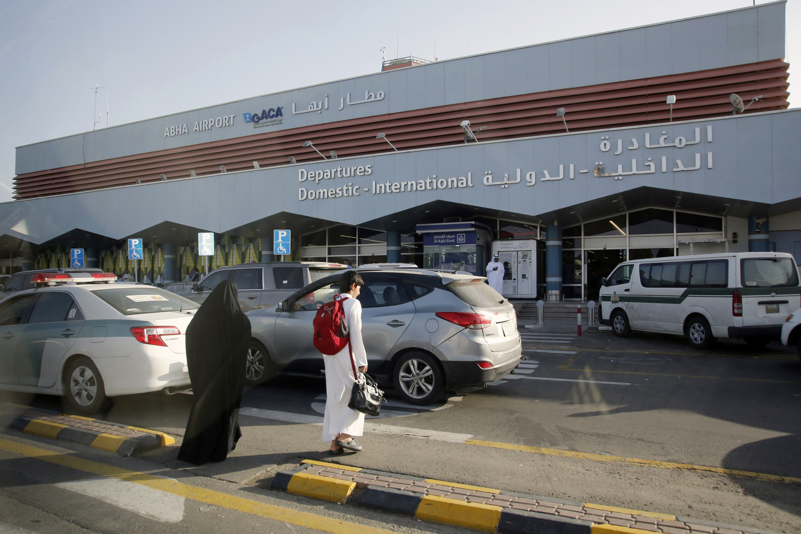 التحالف العربي يكشف عن جنسيات المصابين جراء تصدي الدفاعات السعودية للهجوم الذي تعرض له مطار أبها