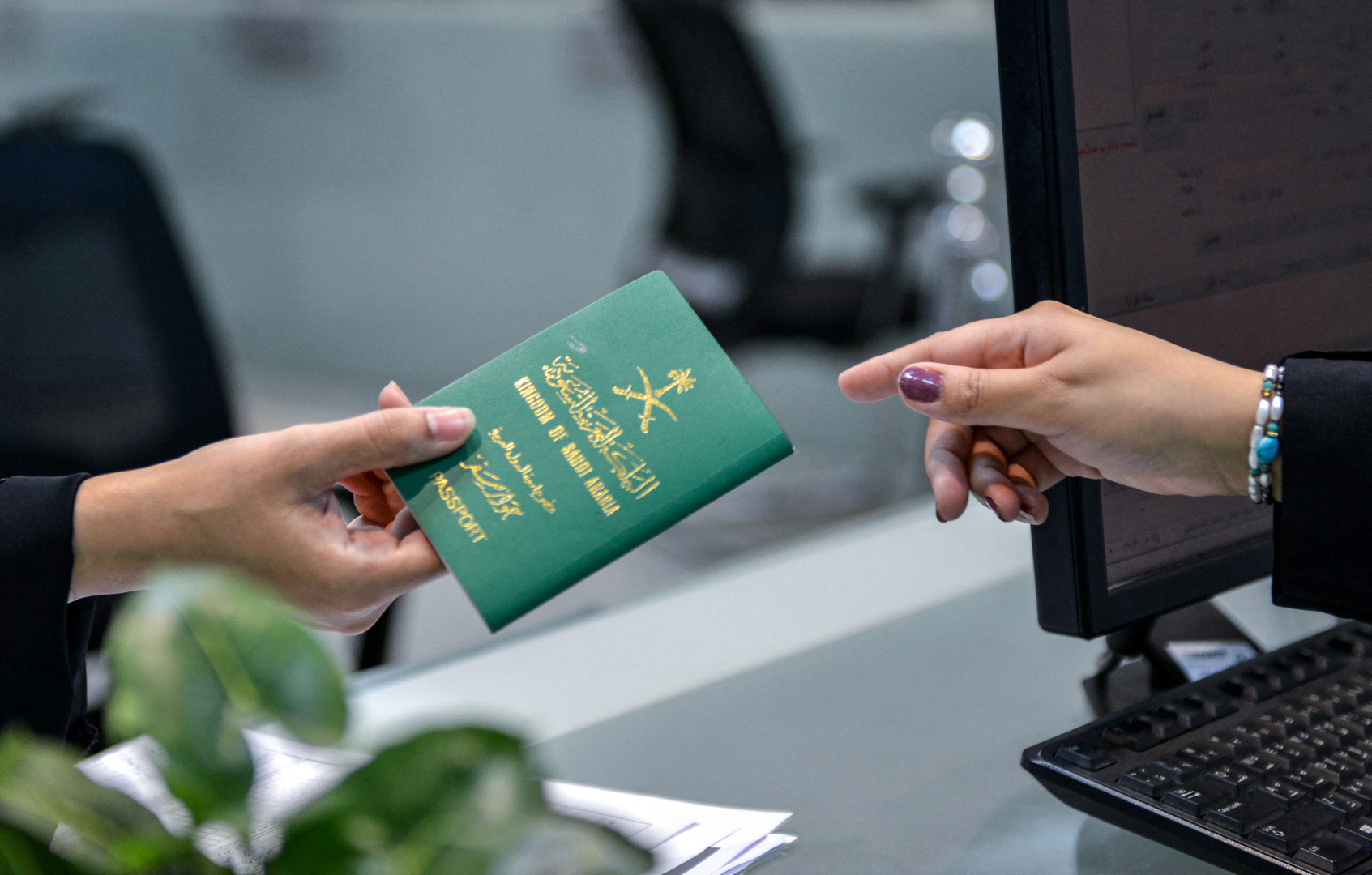 أبرز سمات جواز السفر الإلكتروني السعودي الجديد