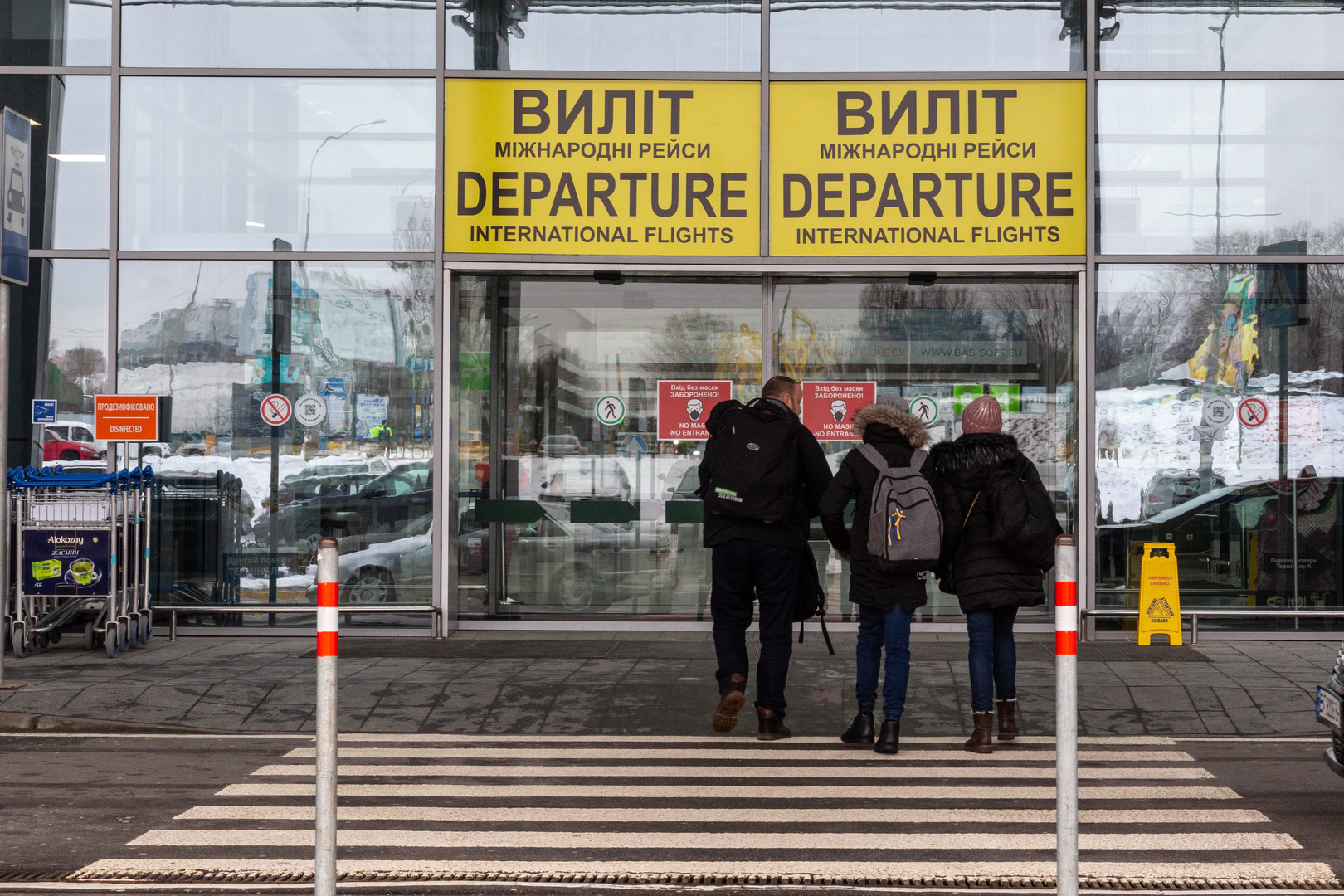 مزيد من الدول تدعو مواطنيها لمغادرة أوكرانيا