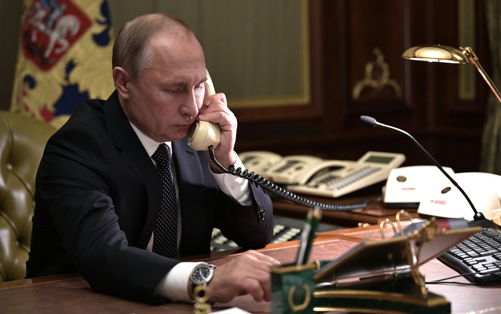 بوتين يبحث مع ماكرون التصعيد حول أوكرانيا