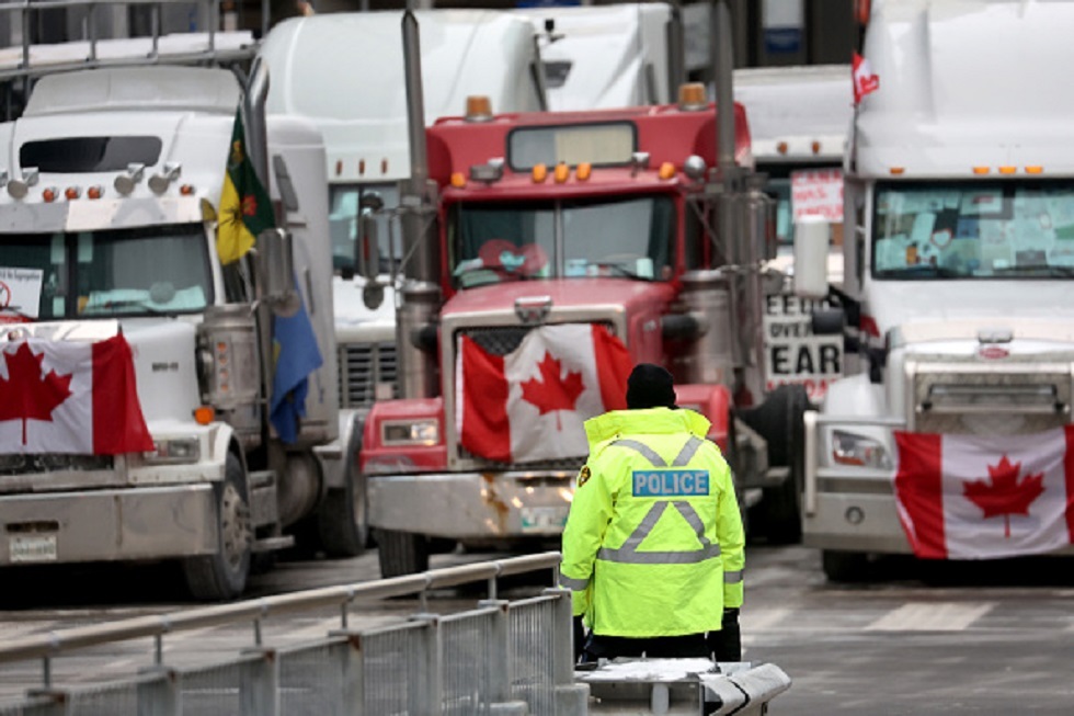 كندا.. الشرطة تخطر أصحاب شاحنات الاحتجاج بضرورة إخلاء الشوارع التي يغلقونها