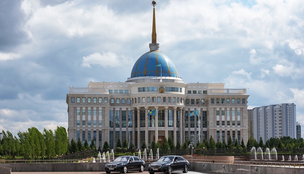 برلمان كازاخستان يوافق على اتفاقية للتعاون العسكري مع روسيا