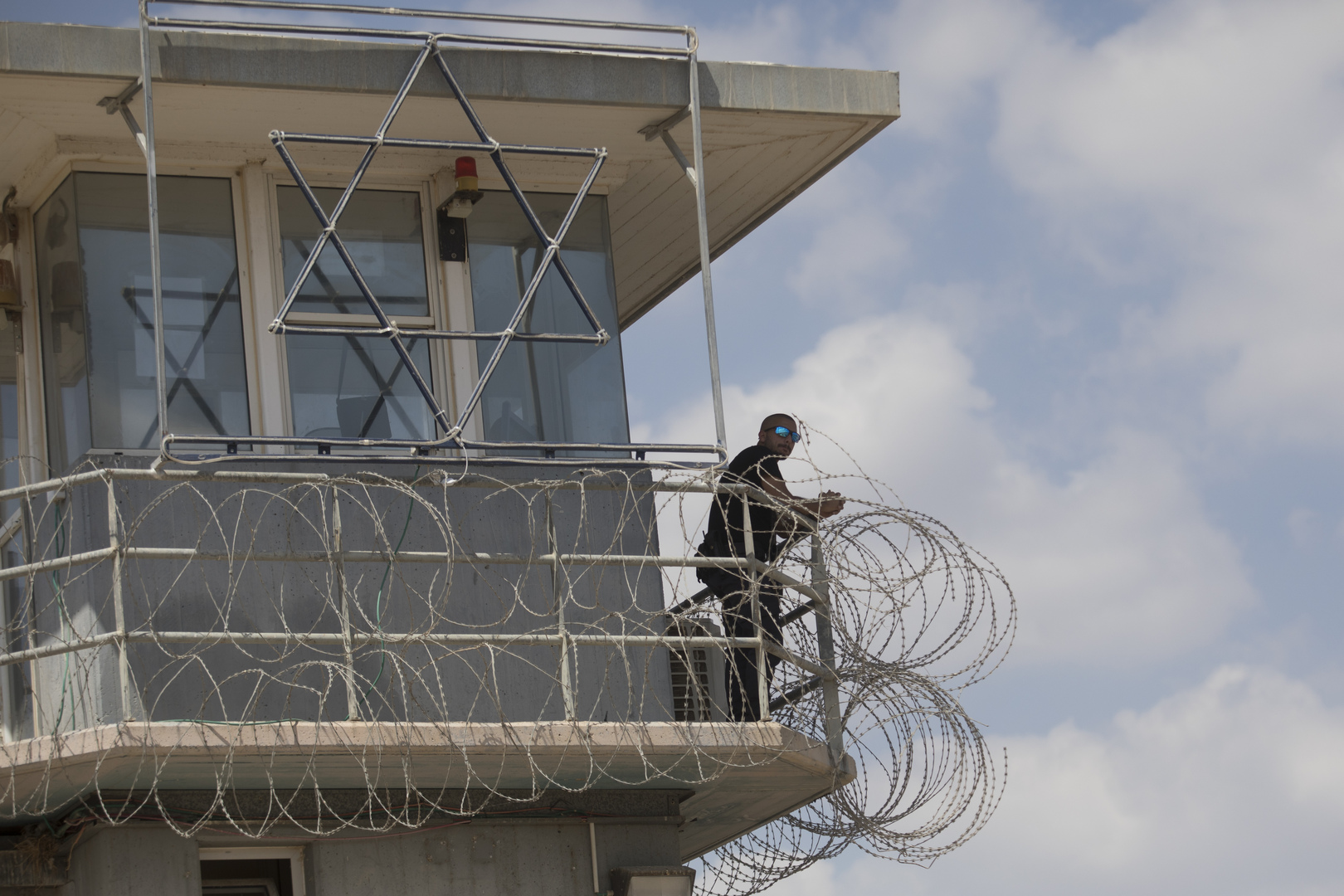 الأسرى الفلسطينيون يغلقون كافة الأقسام في السجون الإسرائيلية ضمن خطواتهم التصعيدية