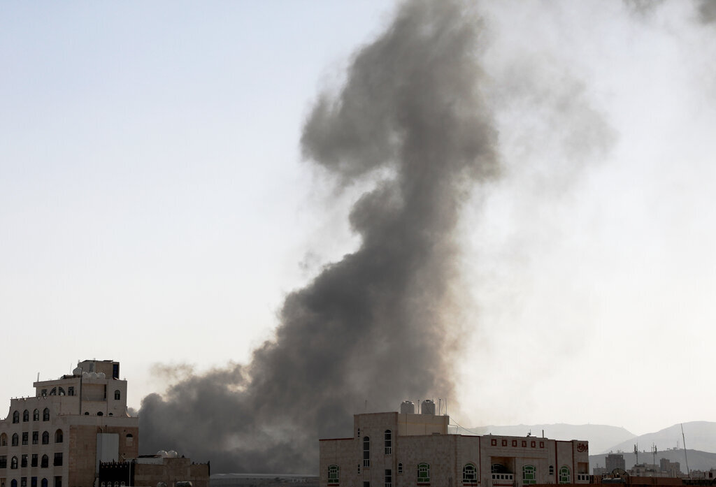 إصابة 16 مدنيا داخل مطار الملك عبدالله في جازان جراء شظايا طائرة مسيرة اطلقت من صنعاء