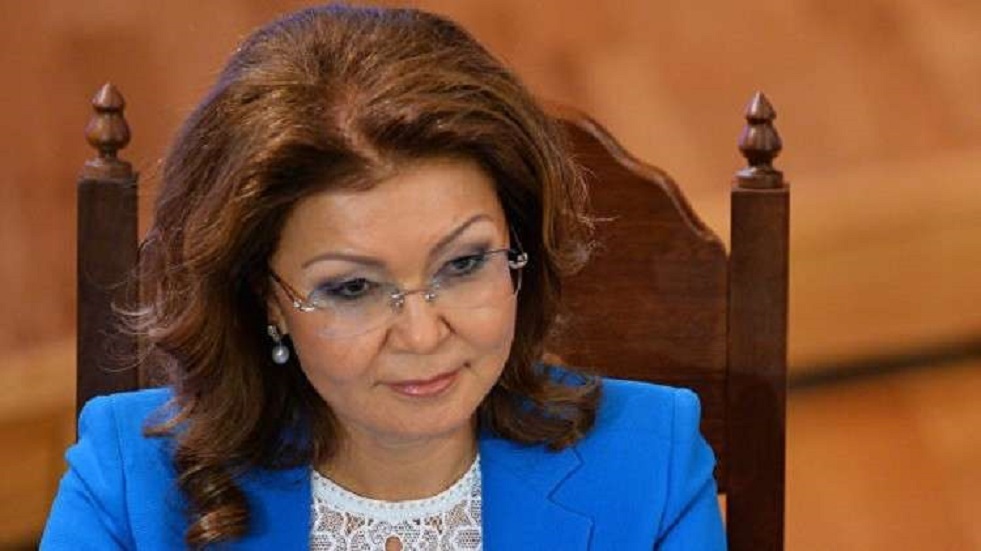ابنة رئيس كازاخستان السابق تتخلى عن عضوية البرلمان