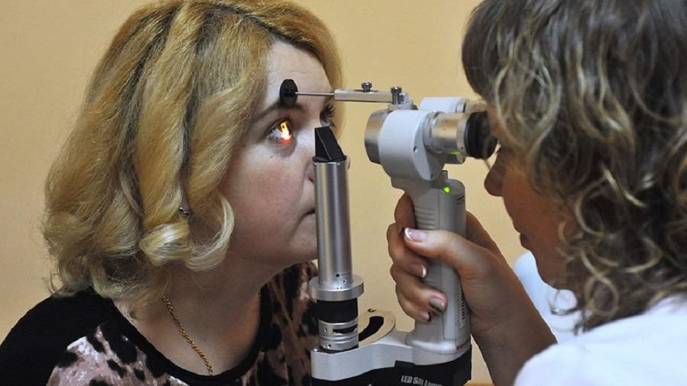 طبيبة عيون روسية تحدد من يتهدده خطر متزايد في الرؤية