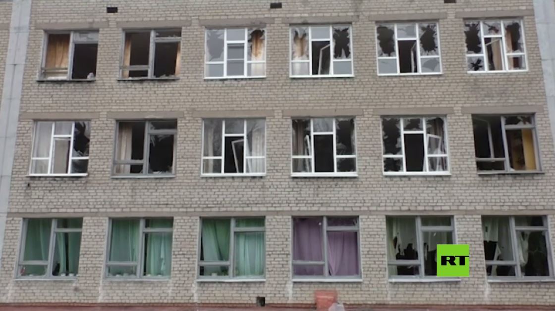 مقتل معلمتين بقصف أوكراني استهدف مدرسة بمدينة غورلوفكا في دونباس (فيديو)