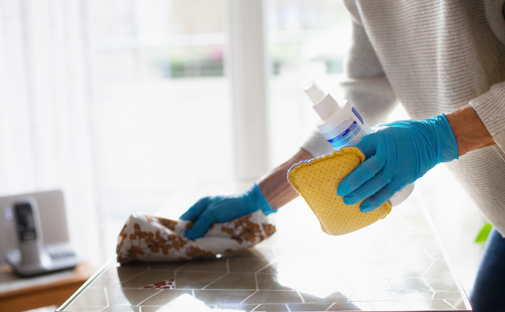 دراسة تحذر: منتجات التنظيف المنزلية  قد تعرضنا لجزيئات التلوث بنفس معدل عادم السيارة!
